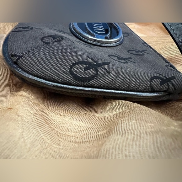 XOXO Wristlet - Picture 2 of 10